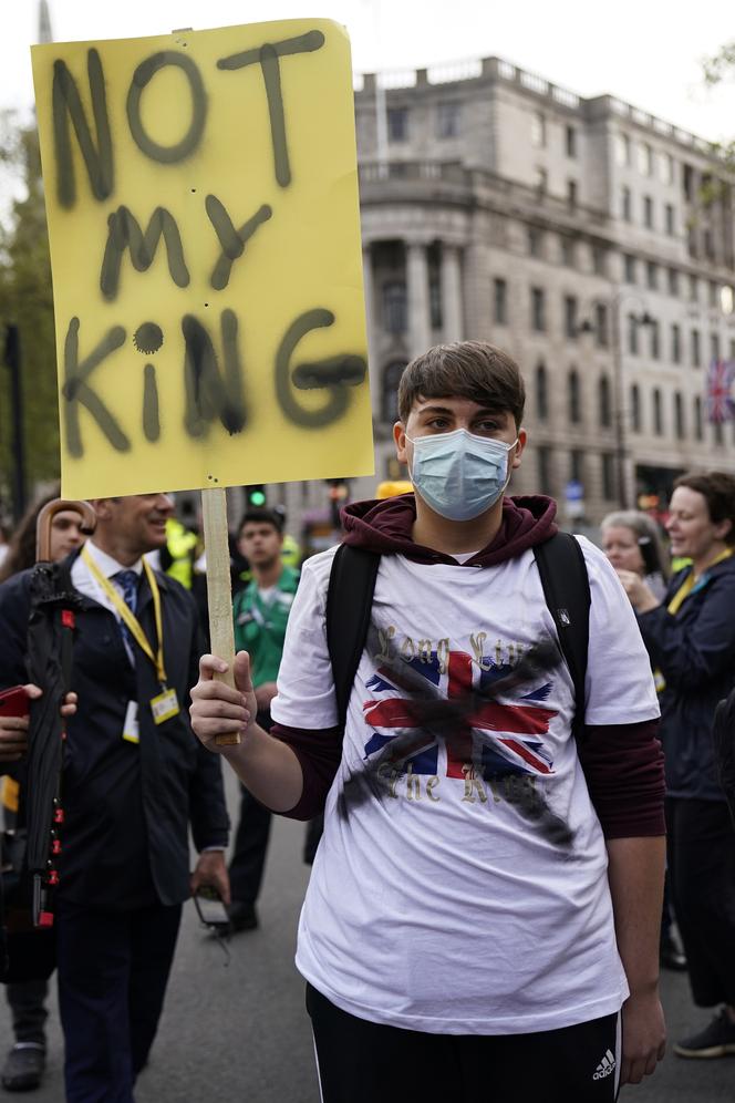 Koronacja Karola III. Protesty przeciwko królowi w Londynie  