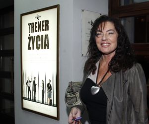 Agnieszka Fitkau-Perepeczko robi prawie erotyczny masaż na boczku. Nie możemy uwierzyć, że ona ma 82 lata?! 