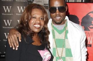 Kanye West rapuje z mamą - filmik. Czy to po niej odziedziczył talent? [VIDEO]
