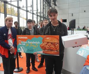 Tłumy na otwarciu Popeyes w Olsztynie. Rekordzista czekał w kolejce ponad 20 godzin