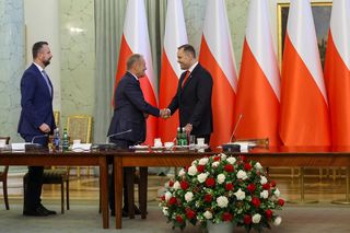 Donald Tusk w pouczającym tonie odpowiedział Nawrockiemu. My robimy, nie gadamy