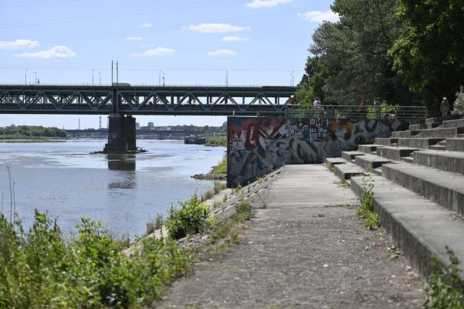 Alarm! Wisła wysycha na naszych oczach. Katastrofalny poziom wody w Warszawie