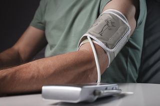 Nadciśnienie i problemy ze snem po 40-tce. Ten duet może po cichu uszkadzać pamięć