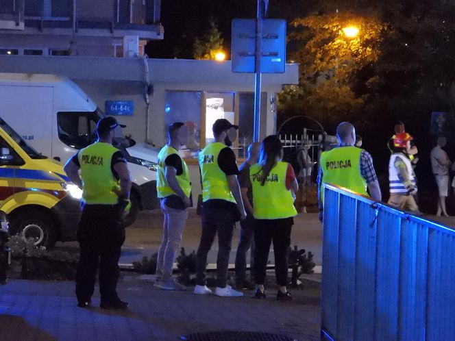 Pożar w Ząbkach. Strażacy przeszukują pogorzelisko