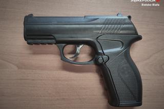 Śląskie: 43-latek jeździł autem i strzelał z pistoletu! Przerażające sceny na ulicach