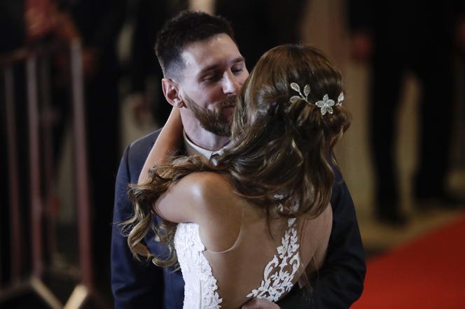 Leo Messi i Antonella Roccuzzo wzięli ślub! Był czerwony dywan i fotoreporterzy! ZDJĘCIA