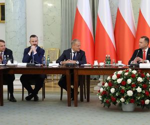 Iskrzy między Donaldem Tuskiem a Karolem Nawrockim