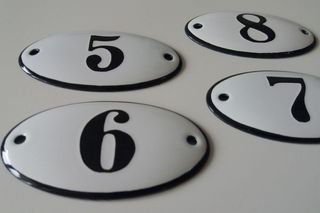 Domowe akcesoria emaliowane