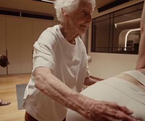 Ma 102 lata i uczy jogi! Jej nazwisko zwraca uwagę Polaków