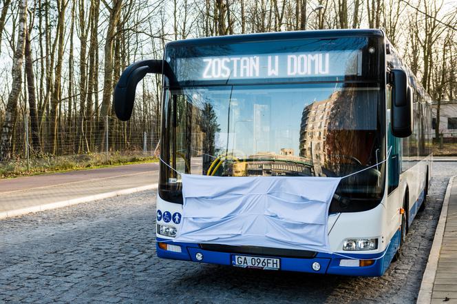 Autobusy w Gdyni, zachęcają do noszenia maseczek