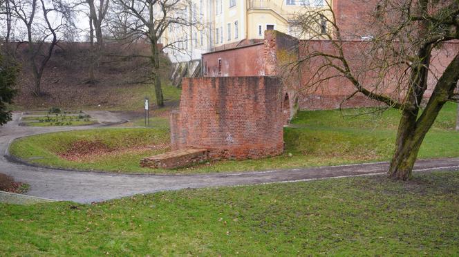 W Olsztynie były trzy bramy obronne. Z niektórych pozostały tylko ruiny