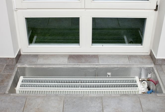 Grzejniki kanałowe - idealne rozwiązanie do jasnych przestronnych wnętrz z dużymi przeszkleniami