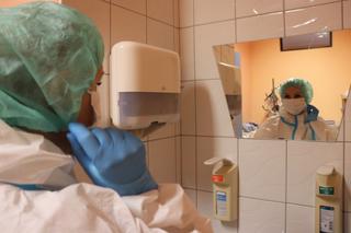 Koronawirus wciąż nie odpuszcza. Czy we wrocławskich szpitalach wystarczy rąk do pracy ?