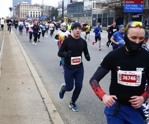 Bieg na Piątkę 2024, Warszawa - zdjęcia. Biegłeś? Szukaj się w galerii!