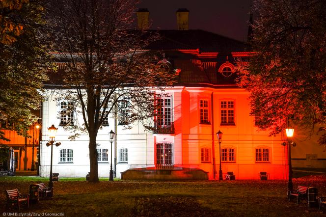 Biało-czerwone iluminacje w Białymstoku na Święto Niepodległości