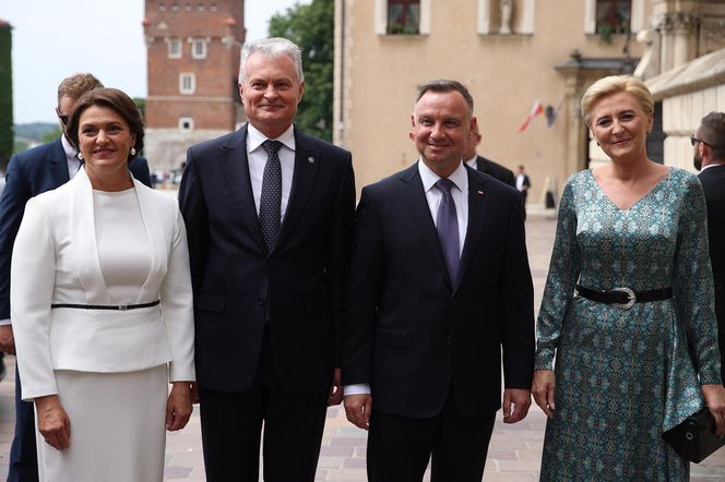 Co się stanie z kreacjami Agaty Dudy?