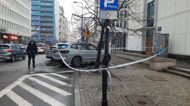 Zuchwały napad na bmw w centrum Warszawy! Wybili szybę, zabrali klejnoty warte fortunę