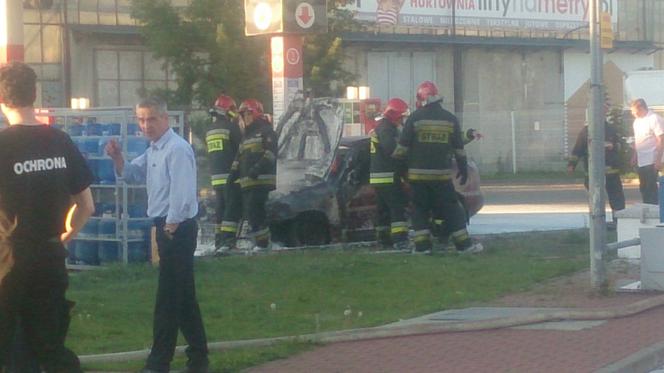 Na stacji benzynowej spłonął samochód