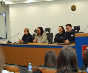 Debaty oraz listy do dorosłych są elementem kampanii „Widzę - rozmawiam - reaguję. O zagrożeniach czyhających na współczesną młodzież” 