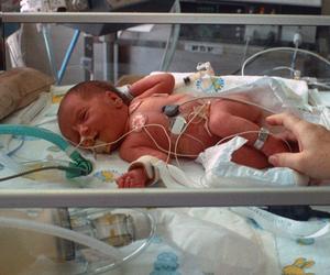Zamiast pomóc rodzącej, radzili wziąć kąpiel. Teraz szpital będzie płacił za leczenie dziecka