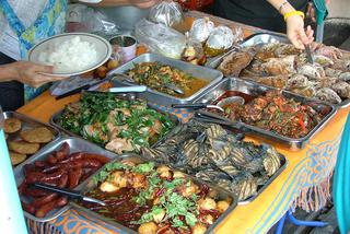 Tajskie, Meksykańskie, Polskie, Niemieckie i Chińskie. Kuchnie świata na wyciągnięcie ręki. Nocny Market w Warszawie.