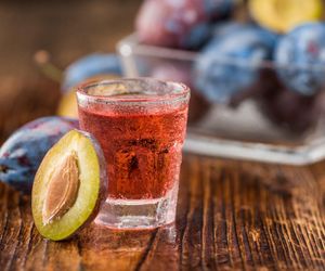 Śliwówka jak marzenie – domowa nalewka ze śliwek, która zachwyci smakiem