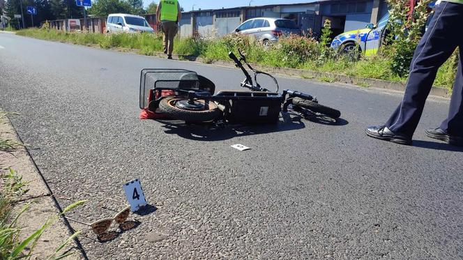 Wypadek dwóch pojazdów na ulicy Dekana w Lesznie 