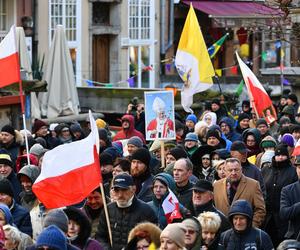 Tysiące osób na Marszu Wdzięczności za  Jana Pawła II w Gdańsku 