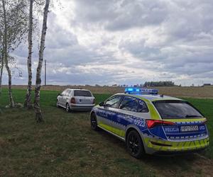 18-latek uciekał przed policją. Pościg zakończył się w polu