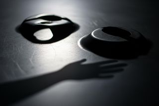 Ogromna dziupla z częściami z kradzionych aut w Łodzi. Co jeszcze odkryli śledczy?