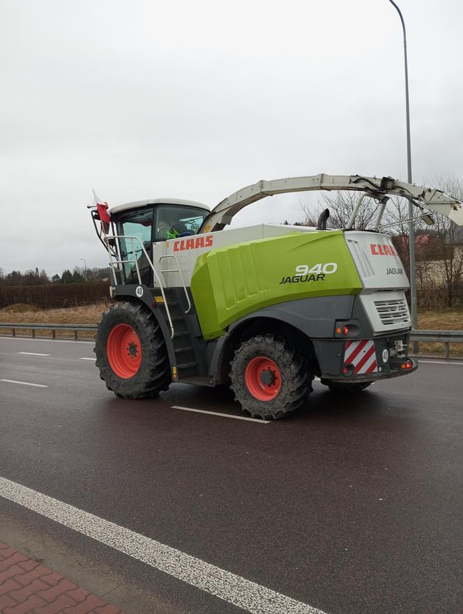 Trwa protest rolników w woj. lubelskim. Blokady są w wielu miejscach w regionie [DUŻO ZDJĘĆ]