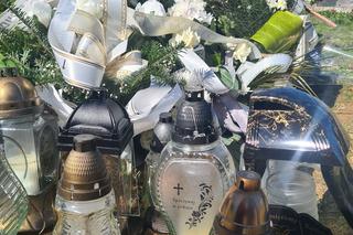 Kibicowskie szale powiewają na grobie Kamila w Lubli [GALERIA]