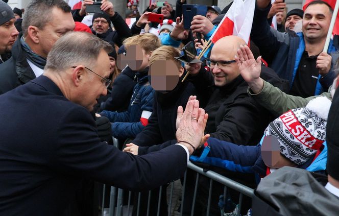 Dostrzegli rękę prezydenta Dudy po wypadku 