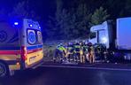 Tragedia na dk 10. Po zderzeniu samochodu osobowego z ciężarowym nie żyje jedna osoba