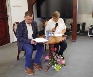 Uczestnicy wydarzenia mogli posłuchać o dotychczasowych dokonaniach literackich Renaty Chojeckiej