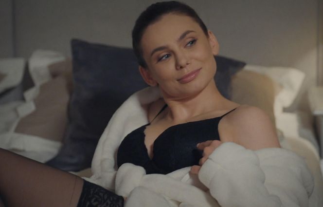 M jak miłość, odcinek 1884. Hostessa