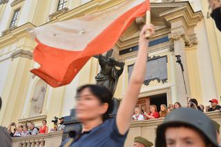  Dewastują tęczową flagę na obchodach Powstania Warszawskiego
