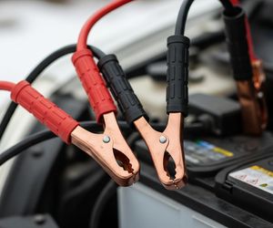 Samochód nie odpala. Jeden szczegół decyduje o bezpieczeństwie i powodzeniu?