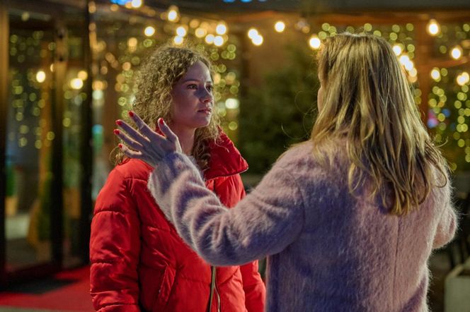 Na Wspólnej odc. 4039: Malwina (Martyna Dudek), Karolina Wysocka (Paulina Holtz)