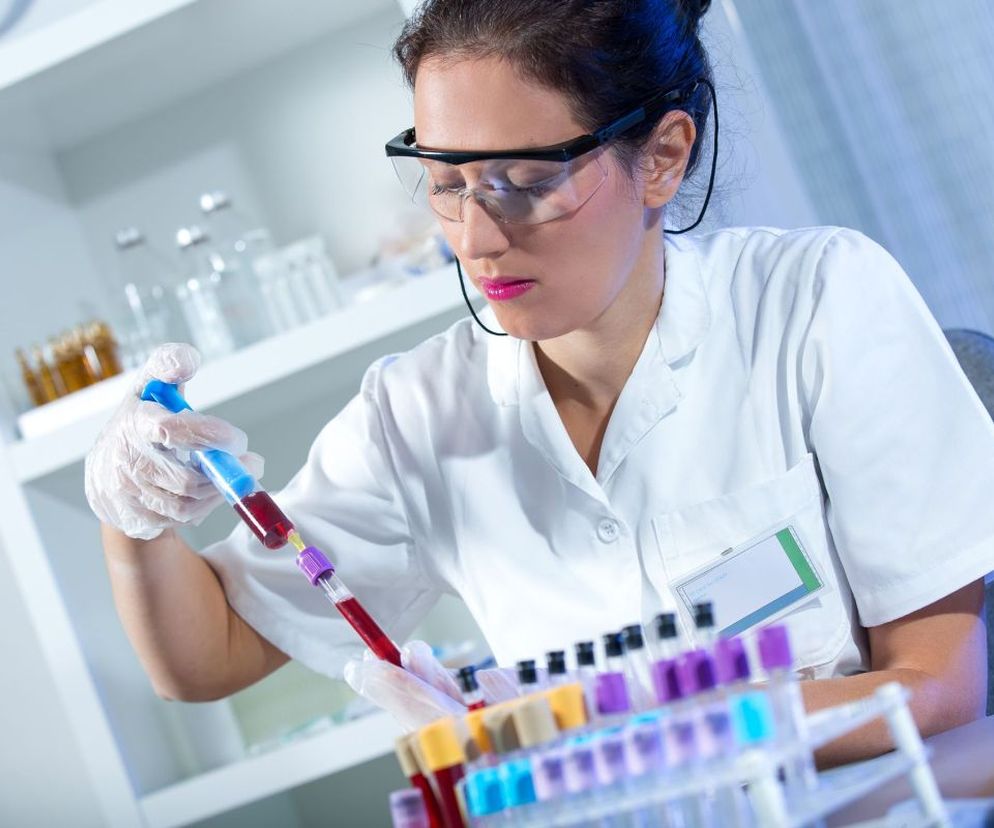 Bilirubina, której stężenie określane jest w badaniu biochemicznym krwi, jest przydatna w diagnozowaniu chorób wątroby oraz chorób hemolitycznych.