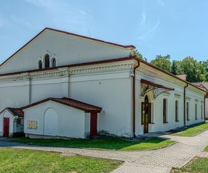 To jeden z najpiękniejszych dworów w Małopolsce. Należał do sławnego kompozytora