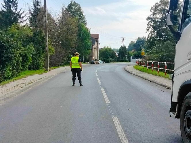 Siedleccy harcerze pracowali przy sortowaniu i wydawaniu darów, wywożeniu zniszczonych sprzętów i sprzątaniu zalanych domów. 