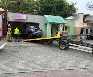 Żory: 73-latek wjechał autem w salon beauty