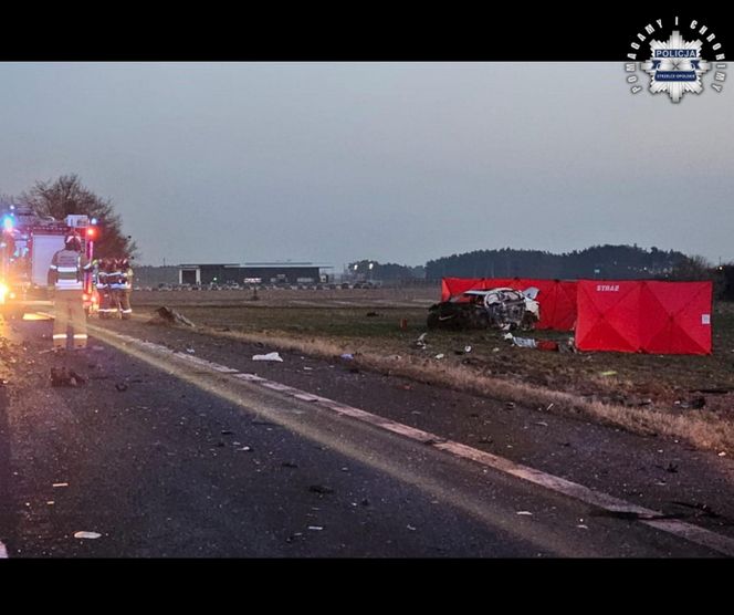 Sieroniowice. Trzy osoby zginęły w wypadku na DK88. Tragedia pod Strzelcami Opolskimi [ZDJĘCIA]