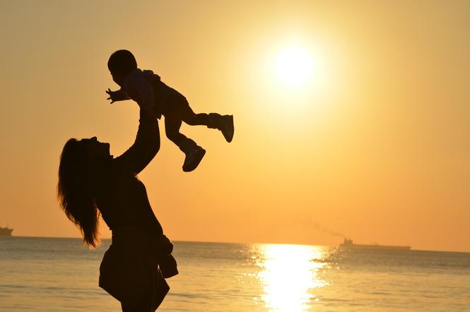 Jaka jest statystyczna mama w kujawsko-pomorskim? Sprawdzamy liczby z okazji Dnia Matki!