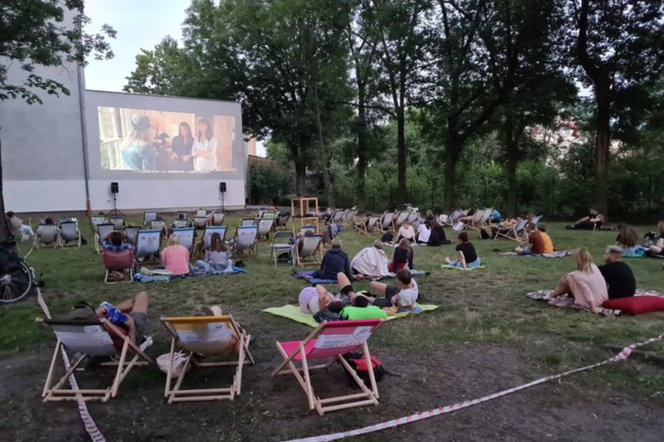 Rusza kino pod chmurką. Od soboty (03.05) w Parku Leszczyńskich Satyryków wyświetlane będą filmy za darmo