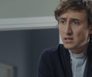 M jak miłość, odcinek 1886. Ksiądz Grzegorz (Paweł Janyst)