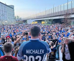 Szymon Michałek prezydentem Chorzowa. Tłumy na jego powitaniu ZDJĘCIA