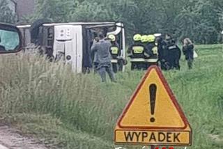 Wypadek autobusu z dziećmi! Są poszkodowani, droga zablokowana