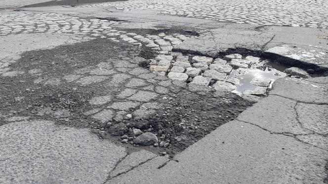 Popękana ul. Krakowska idzie do remontu